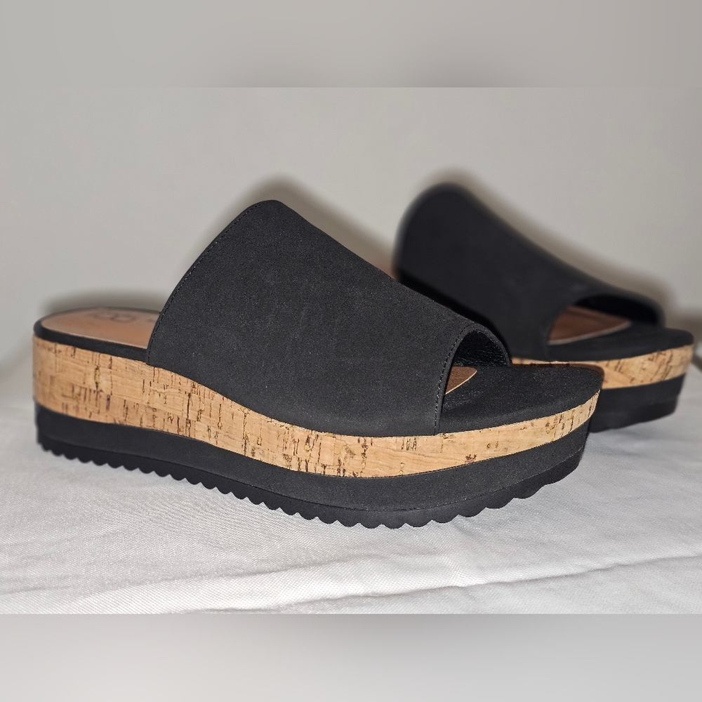No Boundaries Black Cork-Trim Platform Slide Sandals
